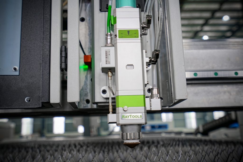 3015 Единечна платформа Фибер ласерска машина за сечење метал 3000w Raycus IPG ласерска моќност