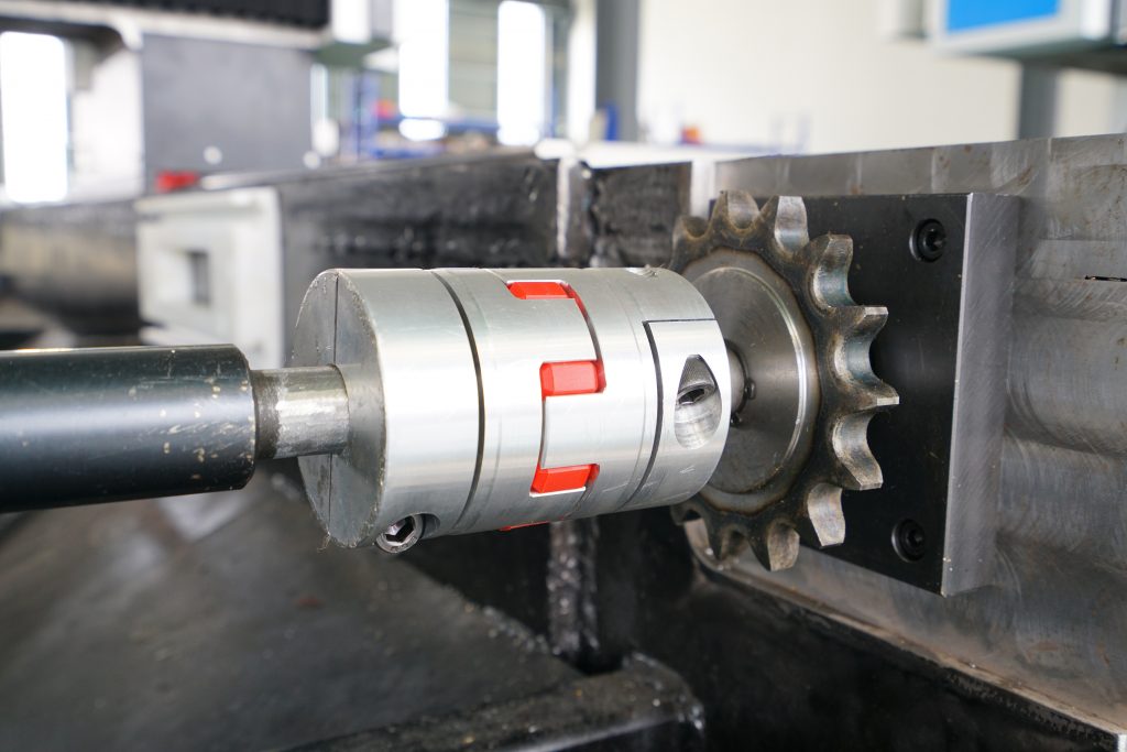 ласерски секач со метални cnc влакна Машина за ласерско сечење за железен челик алуминиумска бакарна плоча